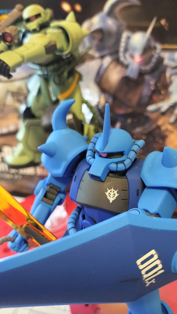次はガンダムを作って戦わせようと奮闘中です！