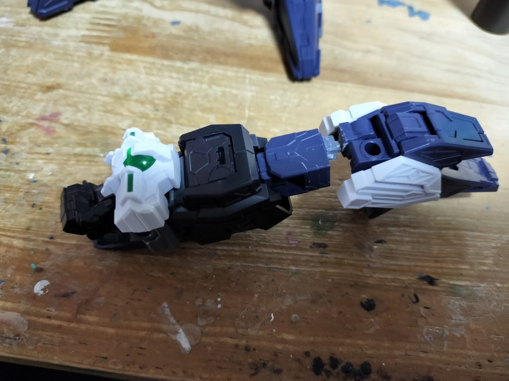 この改造で腕が回転できるようになった