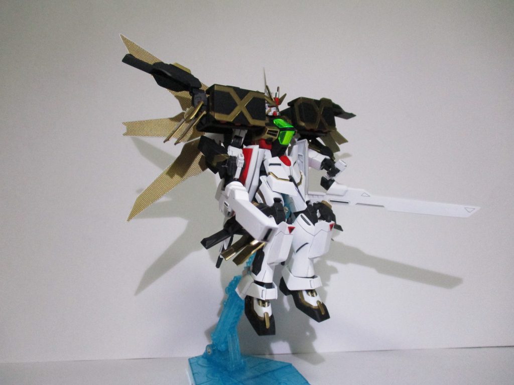 そしてDXの代名詞も改造、ツインサテライトキャノンカスタム。ガンダムX魔王のサテライトキャノンカスタムを参考に、F91のV.S.R.B.の様に下から展開する形に変更。更にハイパービームソードの持ち手をグリップとして転用する事で強襲性、応戦能力を強化した最大武装です。