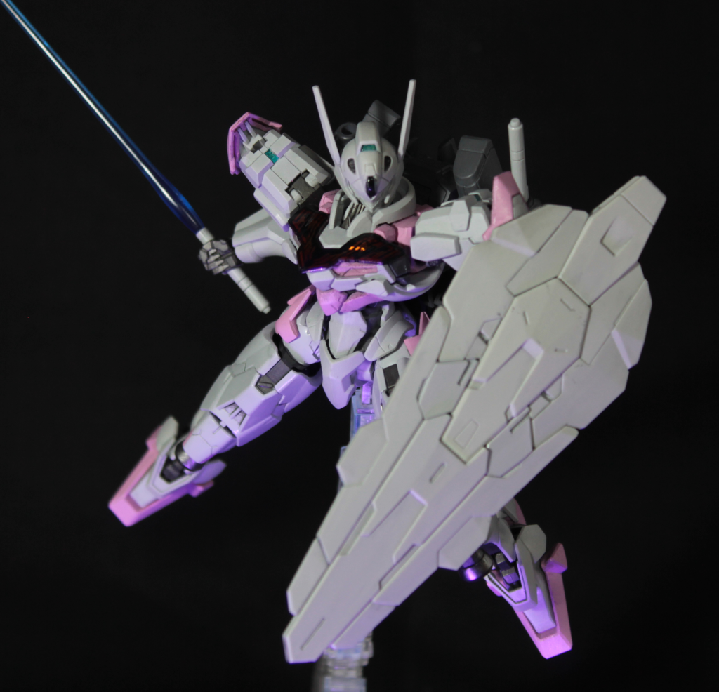 このキットは前述の大腿部の後ハメ加工、膝関節部の肉抜きを埋めた以外手を加えておらず、ただただ元デザインを忠実に立体化したものを堪能しました。ご覧いただきありがとうございました。