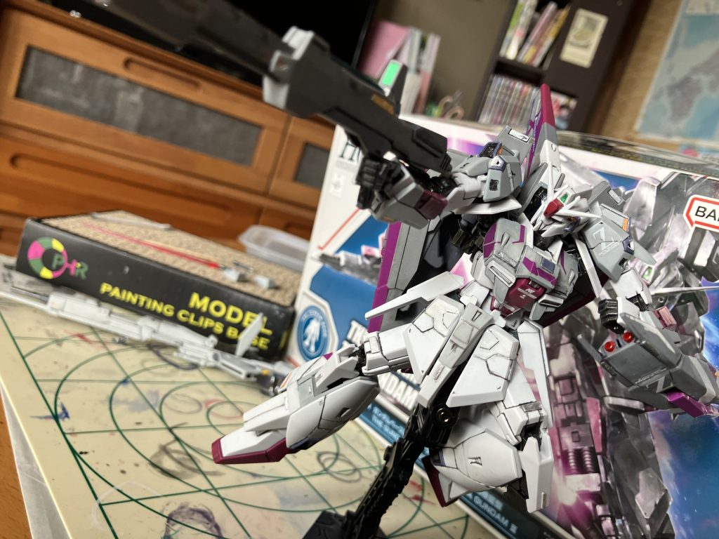 パッケージイラストと同じ風に､､､w首を少し伸ばして横向ける様にしてます。ご覧いただきありがとうございました