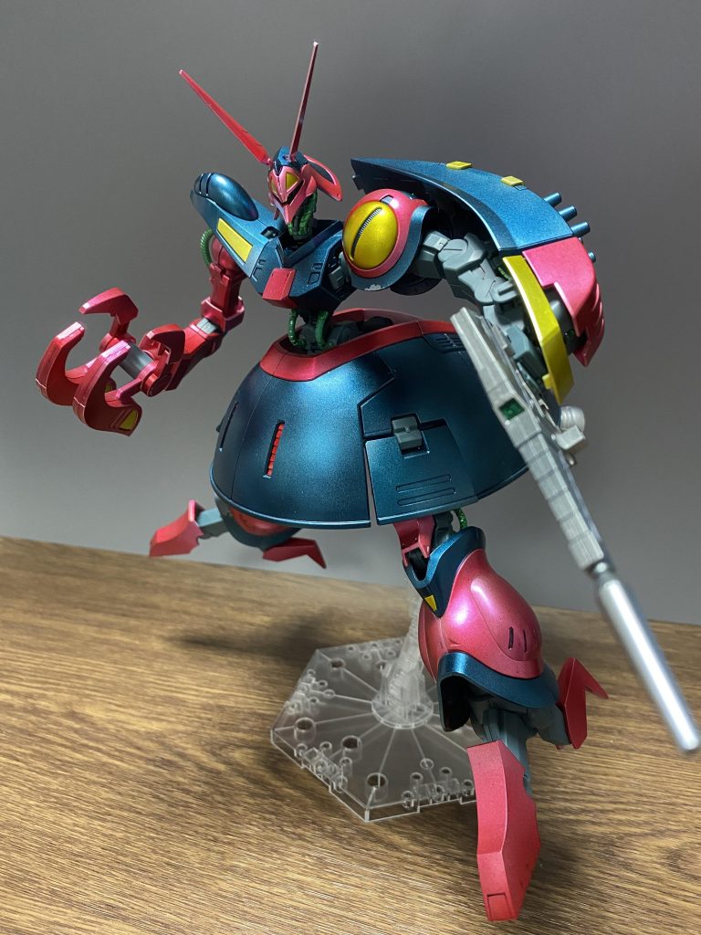 シルバー下地でキャンディ塗装してますピンクは上からクリアーレッド塗ってピンクとレッドの間くらいの色にしましたピンクピンクしたのはあまり好きではないんです