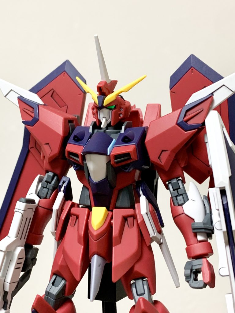 この時点ですでに顔の中にズゴックがいます。