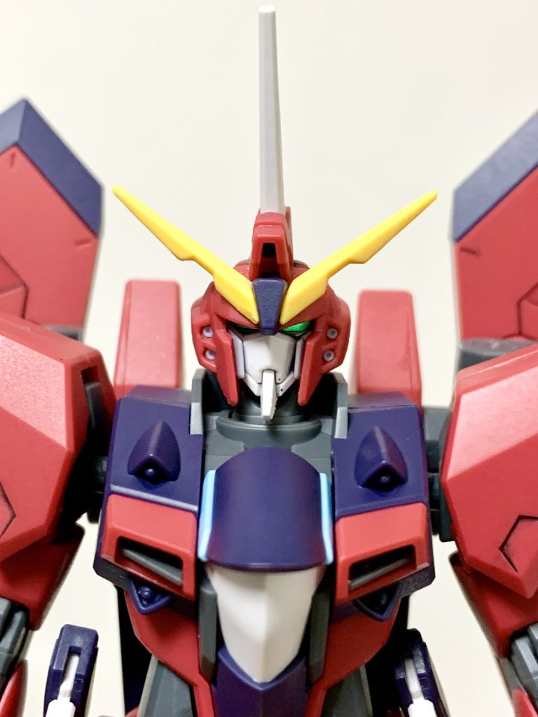 こちらフェイスオープン前。そして、フェイスオープン後。