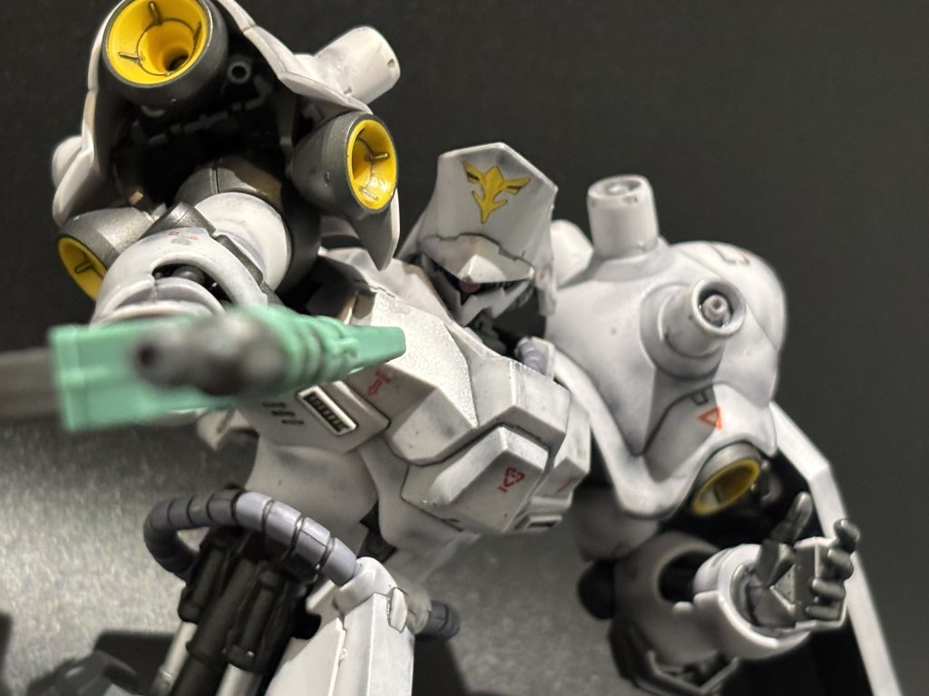 足のないジャンク品だったので胸像化してみましたが飾るスペースも小さく済むので意外とアリ…？