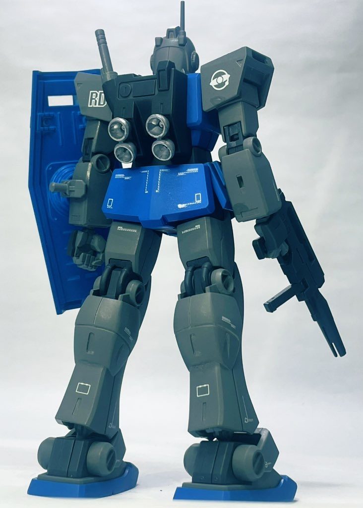 劇中のネモグリーンは1月に別キット(ガンダムMk-Ⅱ)で作ったばかりなので今回はブルーグレーを使用してリアルカラー寄りにしてみました。