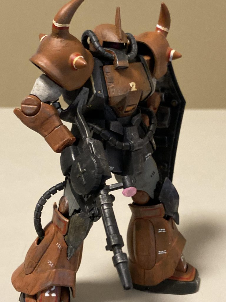 マシンガンは弾倉を縦型にしました。ザク1なんかが、持ってますね。