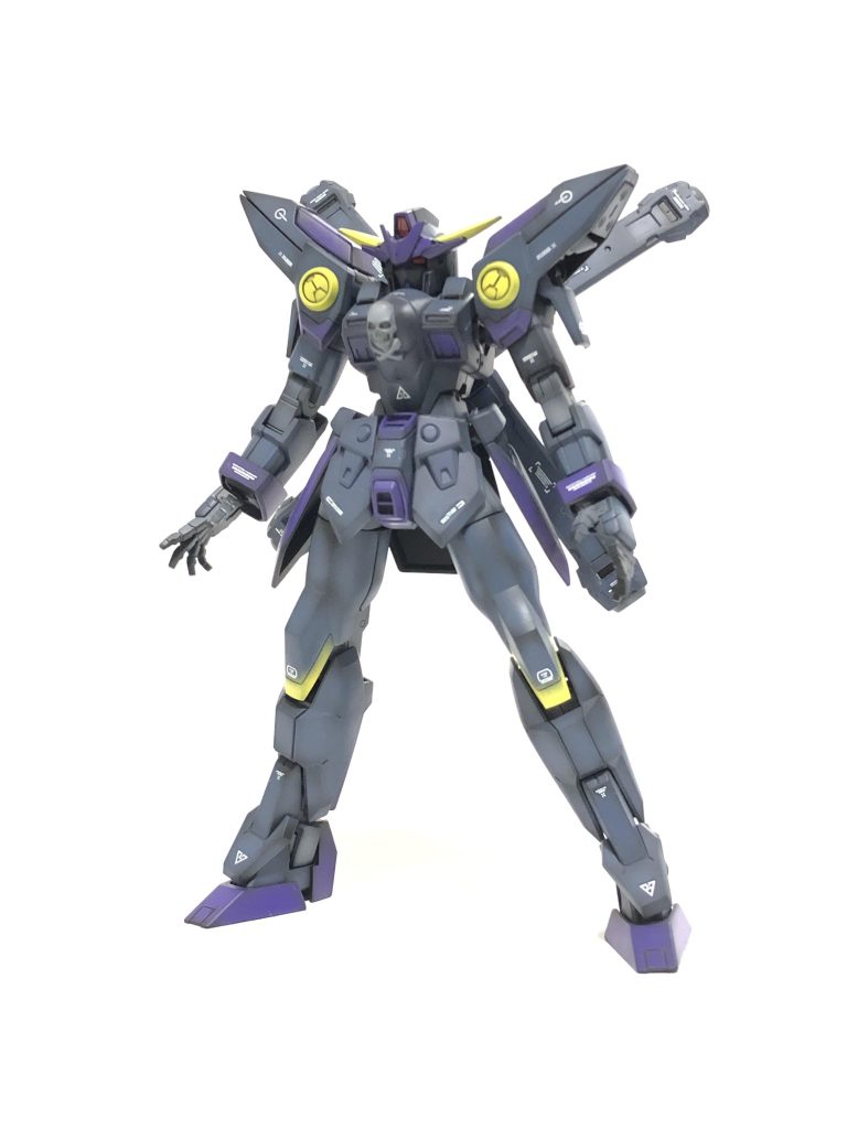 HGウイングガンダムゼロをベースに、宇宙海賊要素をプラスした機体を製作しました。使用したキットはHGとAG（！）で、ウイングガンダムゼロ、AGE-2ノーマル、クロスボーンガンダムx3、AGE-3ノーマル（AG）です。