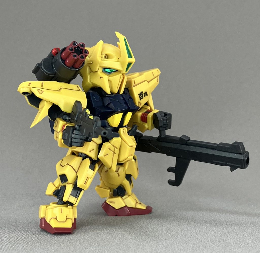 ・ビーム・ライフル、クレイ・バズーカ銃口は開口しました。バズーカは脇に抱えたかったので持ち手の角度を変えましたが、調整不足で持てなかったので、渋々逆手持ちになりました。