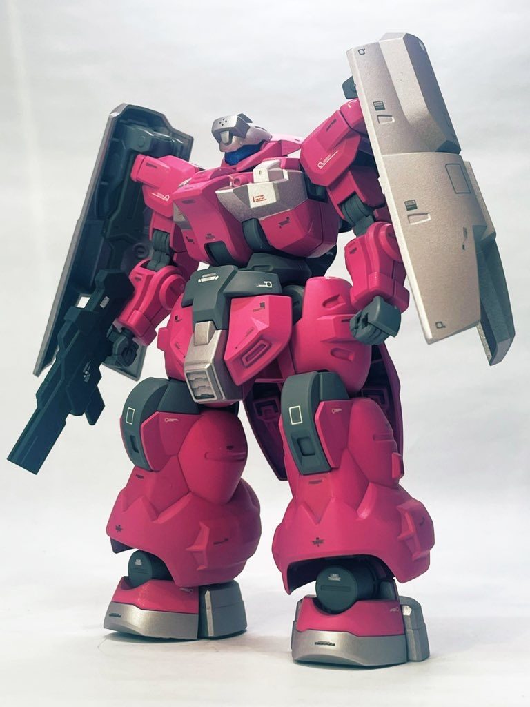 HG ディランザ・ソルをヤクトドーガカラーに全塗装。企画コンペに合わせてCCAっぽいカラーリングに挑戦。ピンクボディもこの配色だと違和感がなくなるのが不思議です。