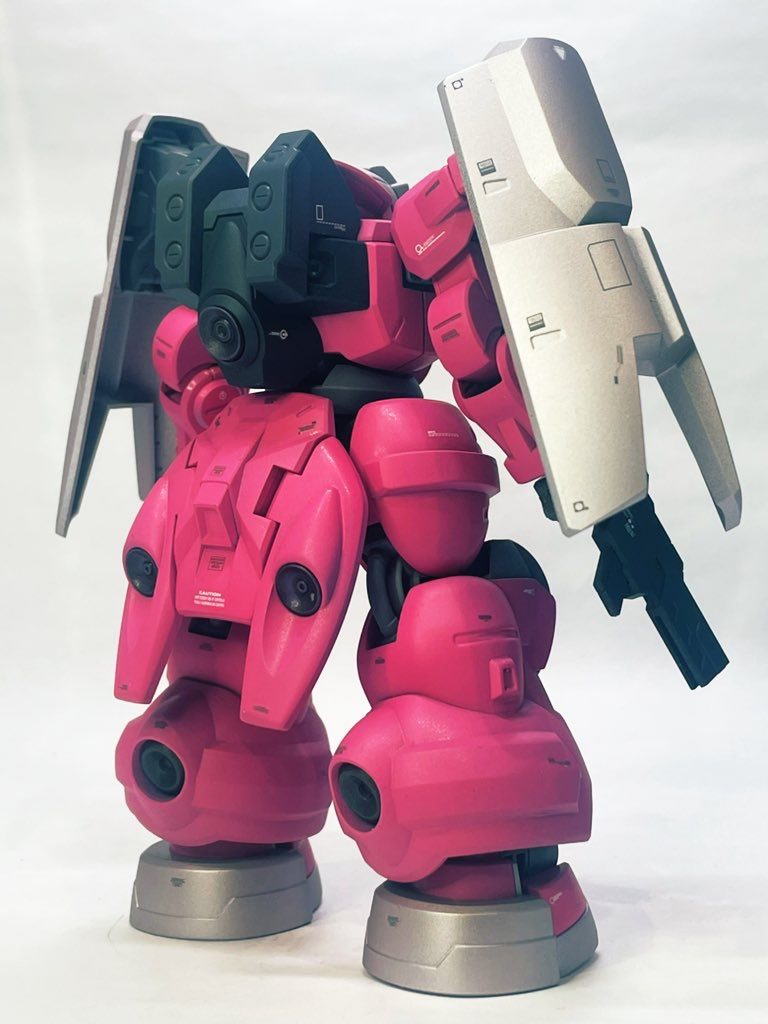 足の合わせ目もきっちり消しました。