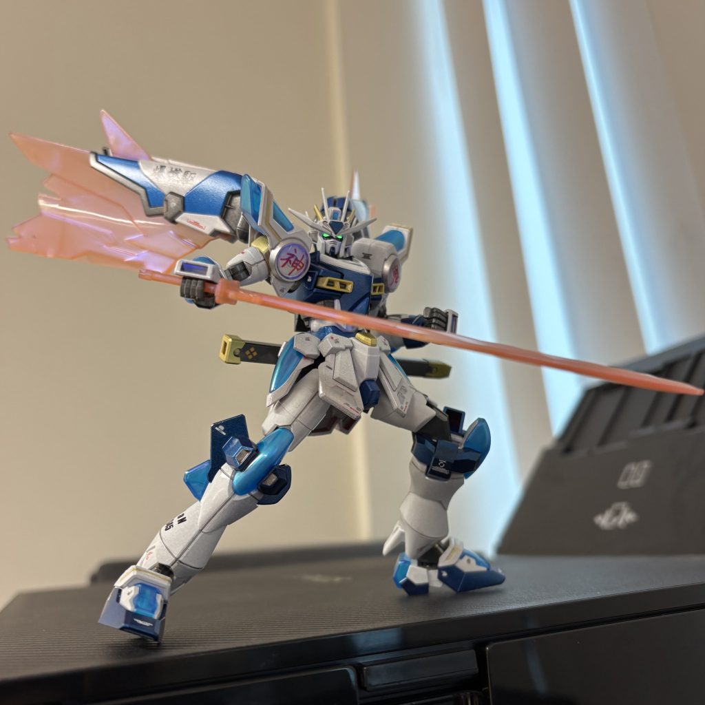 箱絵再現ですね。スタンドなしだと足裏の完全接地はちょっと無理