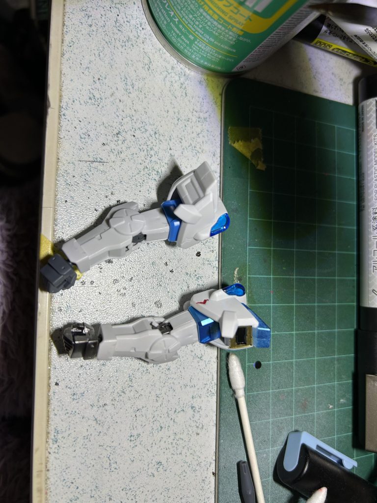 なお艶消しトップコートは白い装甲パーツのみ吹いております。それ以外の細かいところは直塗りですw