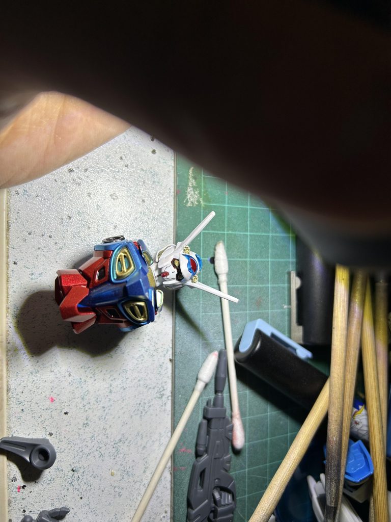 後最近思ったのはエアブラシシステム自分の吹き方が悪いのもあるのですが吹き付ける粒がデカいのかなと最近思い始めました。ちゃんとしたエアブラシを使ったことがないのもあり比較等できないのですが、ライトに当てたり写真で撮ると目立つ印象ですそのまま見る分には気にならないので飾る分には問題ないと思われますエアブラシシステム気になってる方の参考になれば幸いです