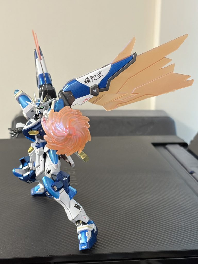 偏光クリアはUVで光らないのですが、これはこれで眼の発光が印象的になるのでありがたい。