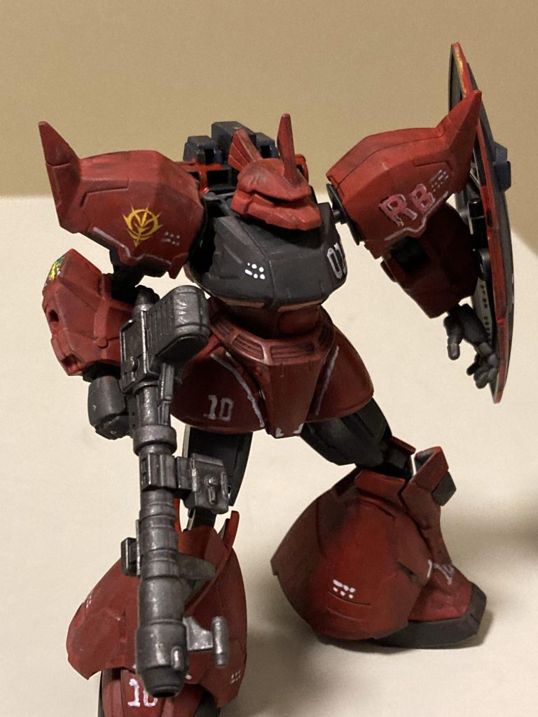 全体に宇宙線が当たり、褪色したイメージでエナメル絵の具を塗装後に使い、ウェザリングしました。