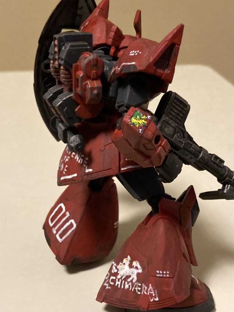 今回も、左ショルダーのジオンマーク以外は手書きで頑張ってみました。ただ、ジョニーライデンのパーソナルエンブレムのお馬さんは？良かったのか？どうか？