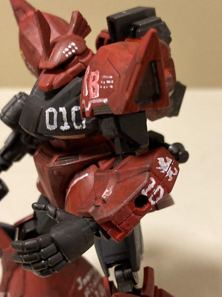 腕にもキマイラ隊！こちらは、mgのデカールにもありますね。