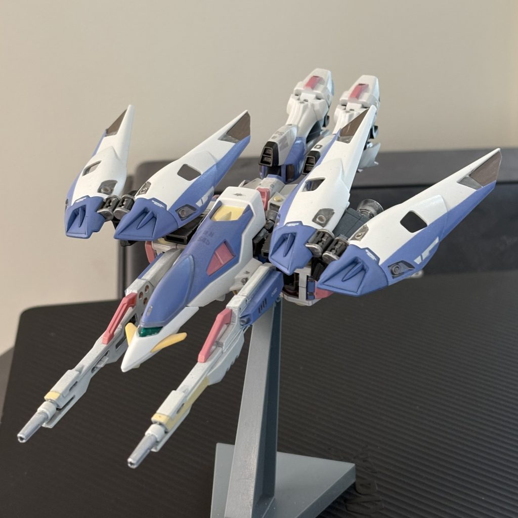 上から見るとUU(ダブルユー)に見えるように塗り分けました