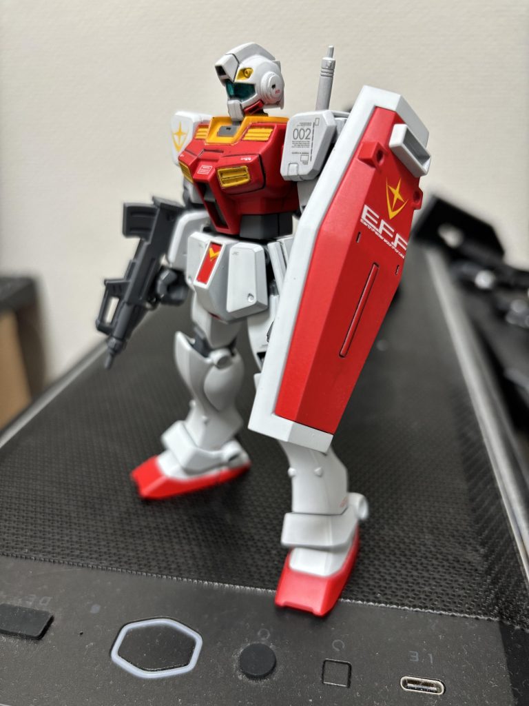 武装は寒冷地のやつは持ちにくいし弾数も少なそうなのでプルバップマシンガンに変更しました。そしてシールドは手に持つグリップを可動式に改造したので角度を変えてもしっかり持つことができます。