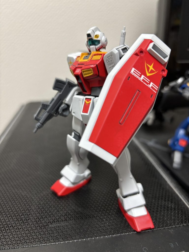 最後に1番お気に入りのシールドを構えてキメっ!最後までお付き合い頂きありがとうございました。今年はやたらジムを作る年になりそうですが各機の特徴を表現できればなと思いながら楽しく作っていきたいなと思います。それでは最後までお付き合い頂きありがとうございました。