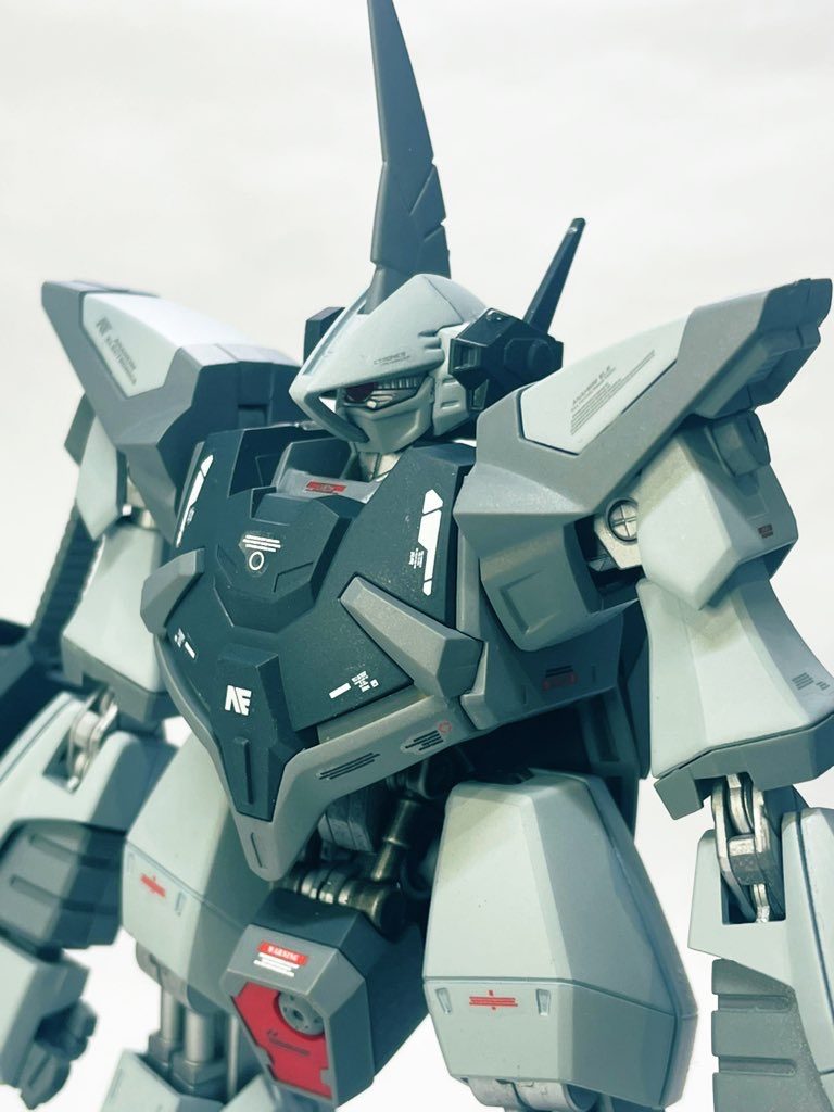 アナハイム社かどうかわかりませんがロールアウト仕立てという設定でアナハイムロゴで。