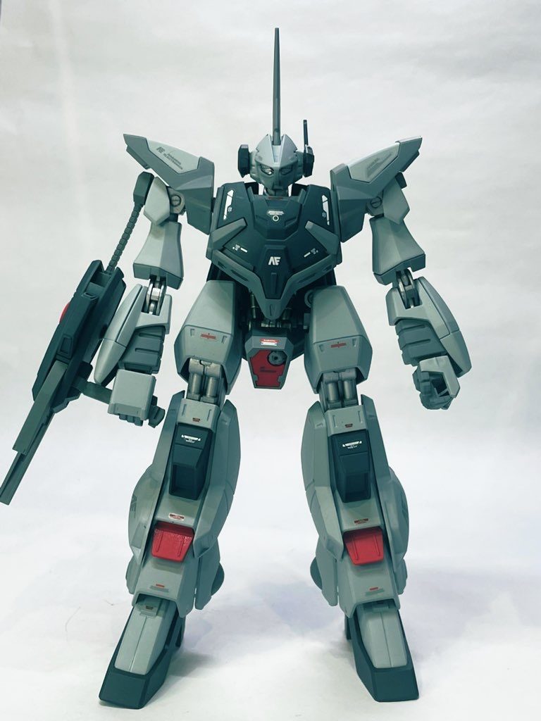 しかしこうしてみるとなかなか特殊なフォルムしてますよね。量産型とは思いづらい。