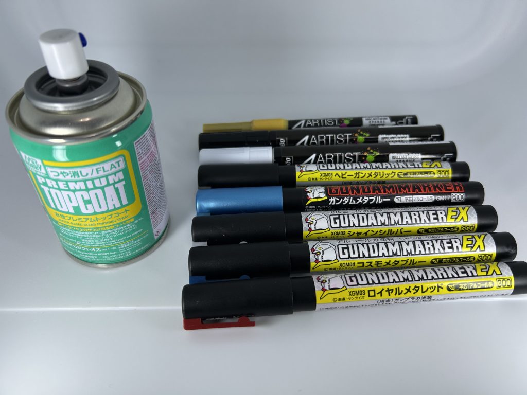なお今回から塗装に使った塗料や道具を載せてみようと思います(見やすい、見づらい、これもあった方がいいんじゃないかな等あればコメントで是非!!)今回使ったのは上の各種ガンダムマーカーPebeoアーティストマーカーガンダムマーカーエアブラシシステムミスターホビー水性プレミアムトップコート艶消し、になります