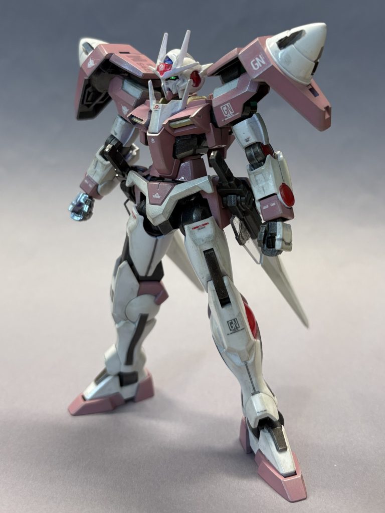 武器の保持に問題ありますが、古いのによくできてますね。