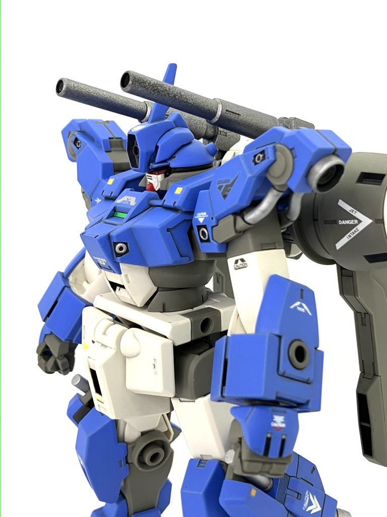 ストライクの頭を分解して、適当に貼り付けてます。