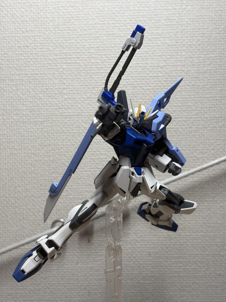 一度やってみたかった、ソードストライカーでのSEEDポーズ!てか、アニメではビームライフルも腰にマウントしてましたし、ソード装備でもビームライフル持っていっても良かったんじゃないとか思ってたり。ザフトも同じ考えだったようで、インパルスはビームライフルを共用装備にしてましたw ということで終わりです。私のことを追ってくれてる方はいないと思いますが、前回投稿で予告したアナザーソードストライカーは今度こそ次に投稿します、、それじゃあ。。