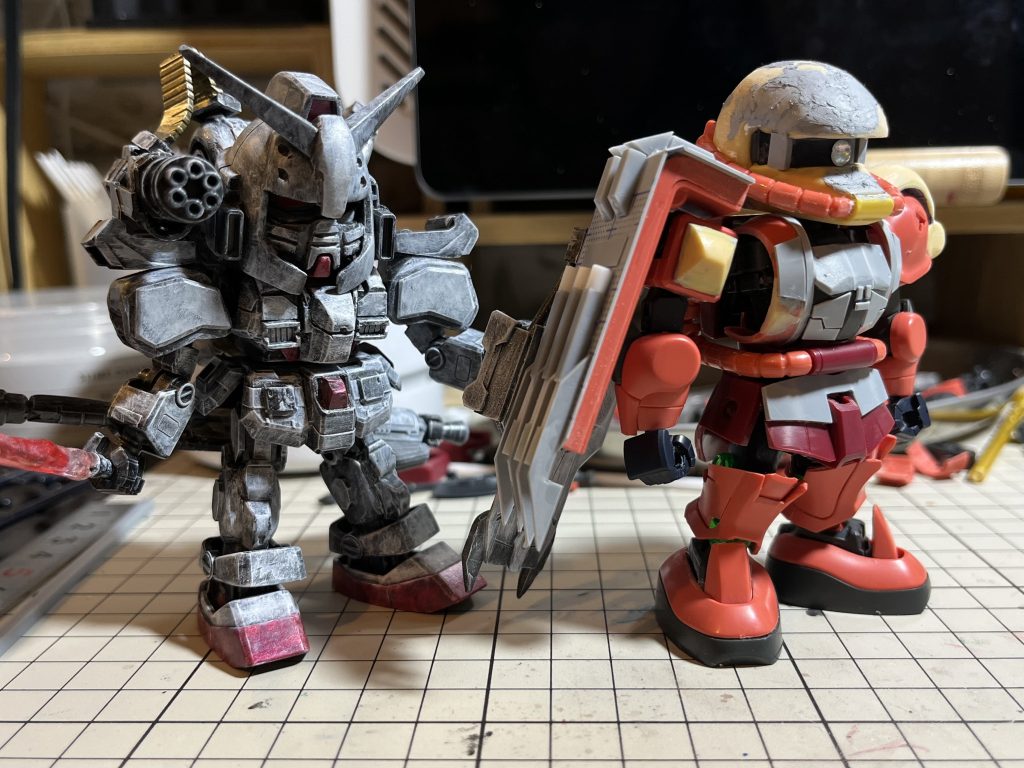 ガンダムEXと並べてみてサイズ調整頭はサージェントヴェルデバスターの頭部にパテをてんこ盛り