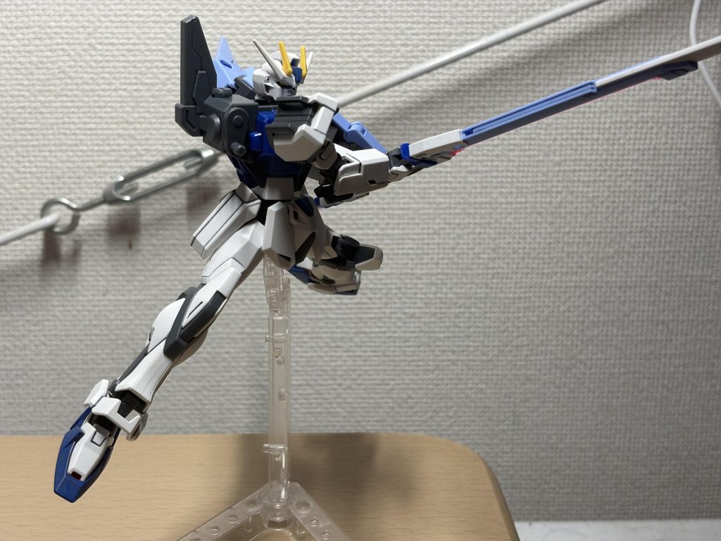 斬撃を回避した直後の敵MSからの視点。