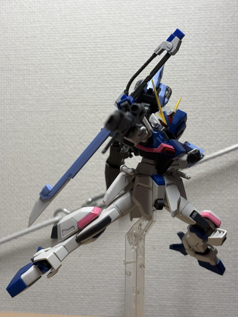 最後はSEEDポーズで！ということで終わりです。悲願のウィンダムへのエール、ソード、ランチャー装備が叶いました！…次はガンバレルやな、、それじゃあ。。