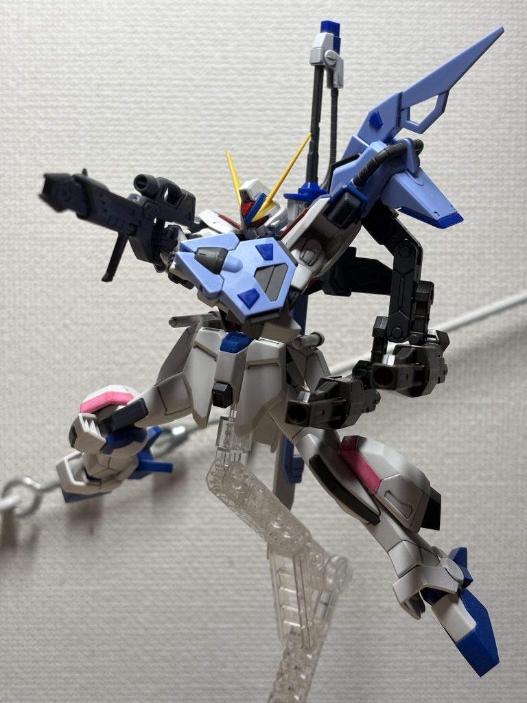 ですが、牽制用の範囲を超えて中々の火力が出た妄想。ランチャー側と共通規格なので、ミサイルやレールガンにも出来ますよ。せっかくのソードストライカーなのに、わざわざレールガンにする必要があるかは謎ですが、、