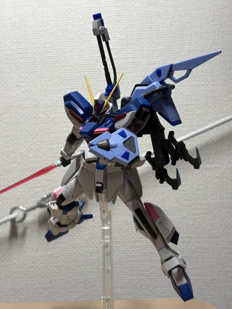 アナザーソード用のアーム部武装には、ビーム砲以外にも、アサルトナイフを用意！　これもフラウロス用のオプションパーツからw多分、連合開発部はストライクのアーマーシュナイダーの活躍を見て、根強いナイフ推しがいたんじゃないかと！wウィンダム、ダガーLには元からスティレット(突きが強い)があるので、このアサルトナイフは薙ぎの威力に特化してる妄想！