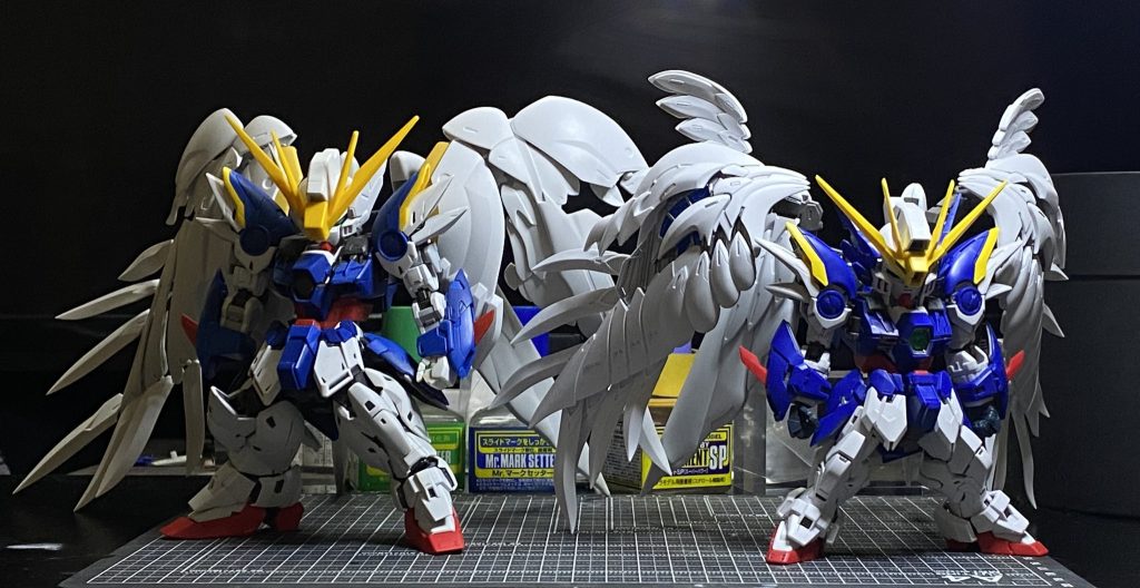 MGSDウイングと比較。ふた周りくらい大きいサイズと等身。MGSDウイングもめっちゃ好き。