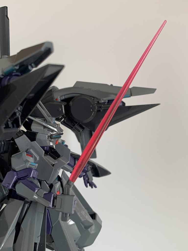 ○試作ビームサーベルククリナイフ状にビーム刃が前方に傾斜して発生するように設計されたビームサーベル。性能自体は既存のものと変わらないが、ビーム刃が前方に傾斜することで間合いが変わり、独特の使い心地となる。