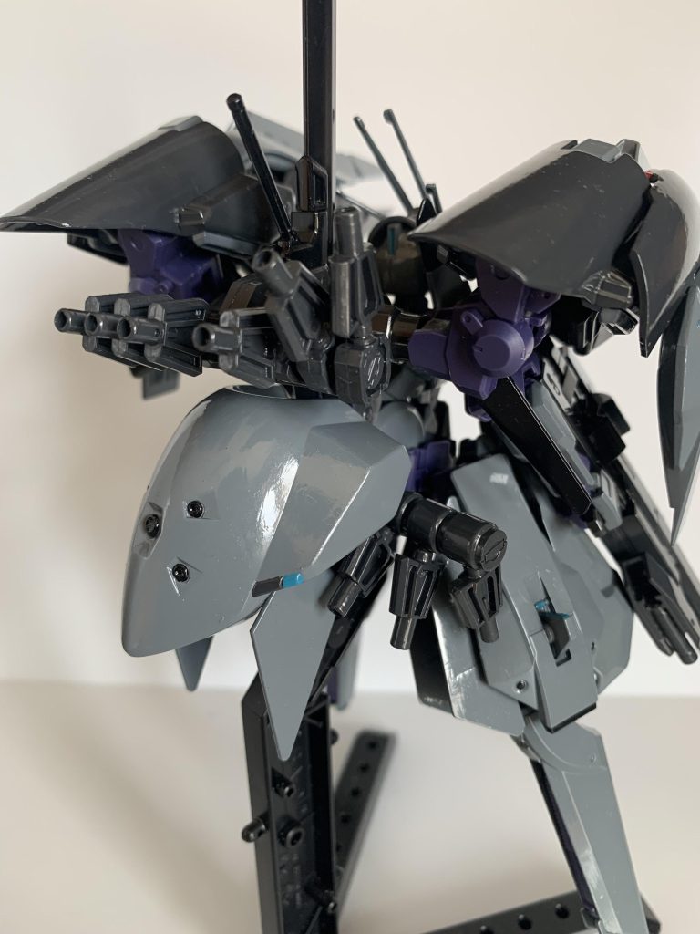 ○試作ファンネルティターンズにて試作されたファンネル。内装部品とくにエネルギーパックなどが大型化されており、ジオン製ファンネルと比べて装弾数が増えている。ただ試作品であるため、ファンネルの外装は省略され、ほぼフレームが剥き出しとなっている。背面に12基装着しており、基部は上下方向に稼働可能。キハールⅡの大型アンテナはファンネルの送受信用に搭載されている。