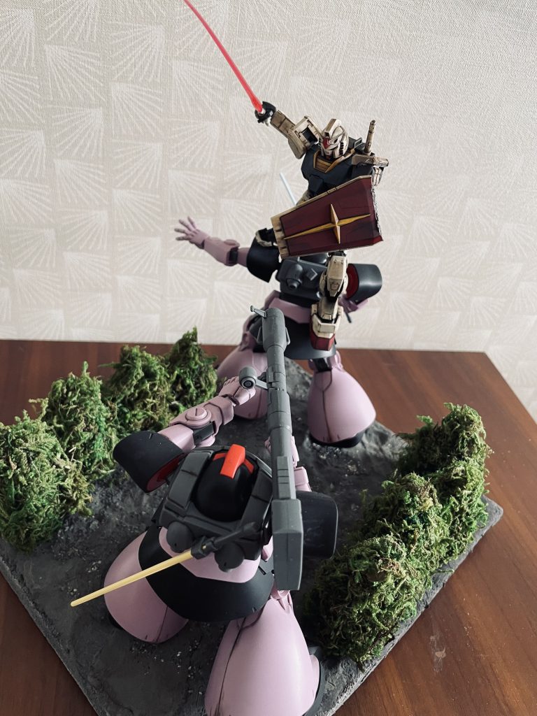 植林をしました。竹串にダイソーで購入したフェイクモスを載せています。