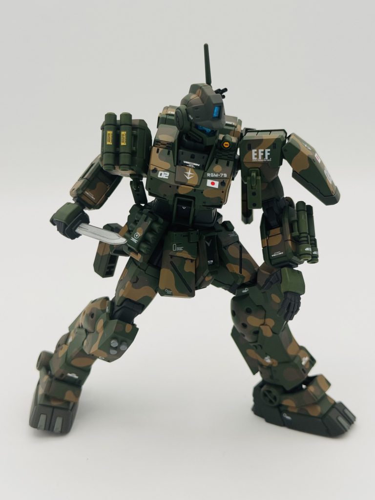 膝にスパイクを追加しています。