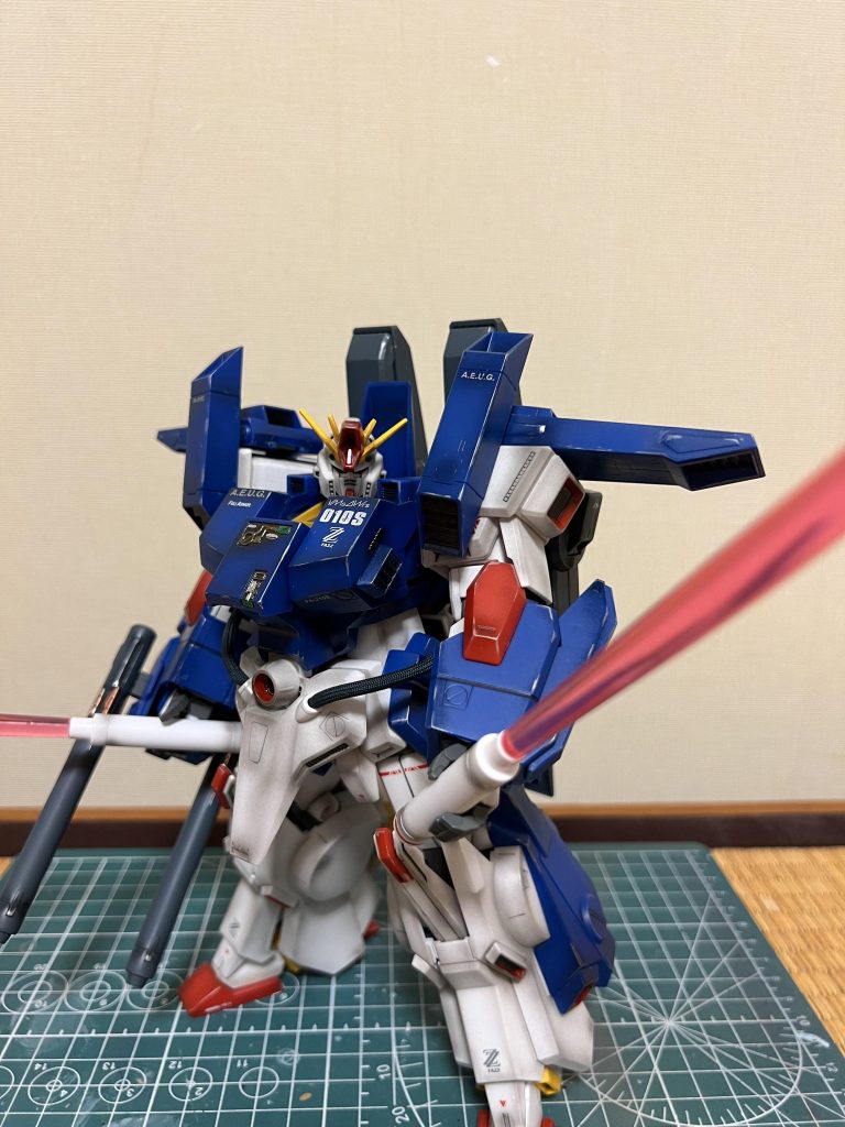 ボリュームはすごいんですが、いかんせん可動範囲がほぼ無くてポーズがほとんど出来ませんでした。