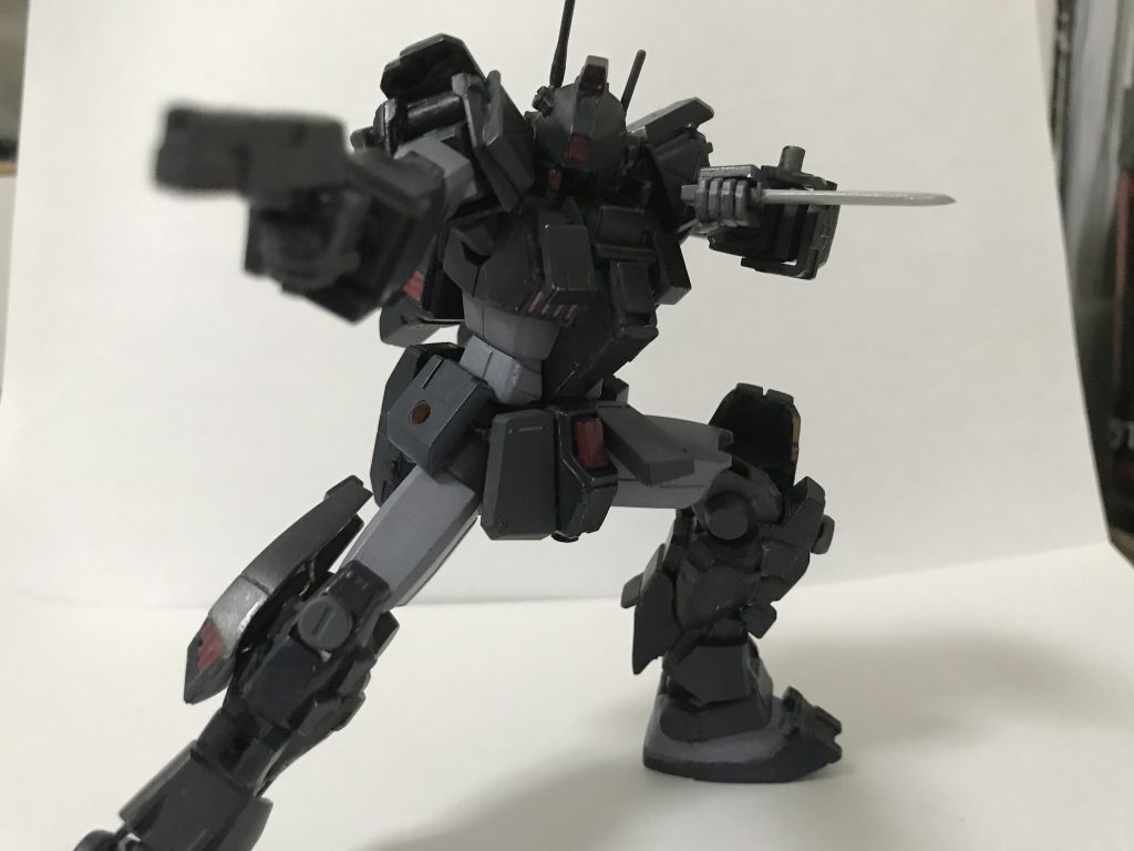 ハンドガンとナイフ