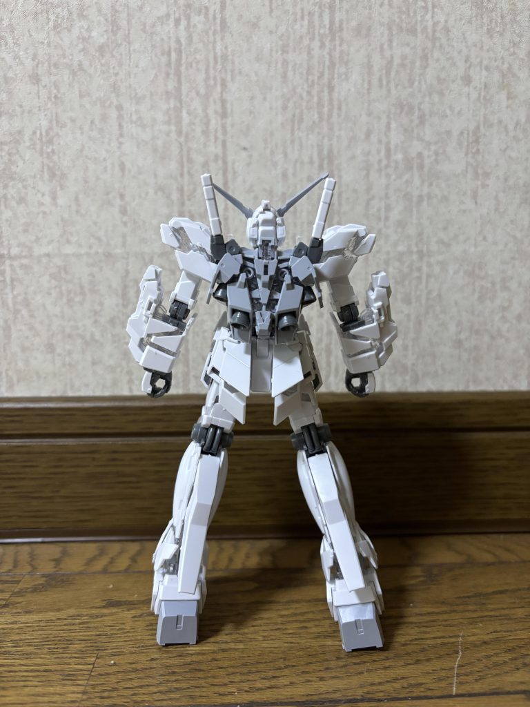 背面。足の部分が特にファーストロットカラーみたいでペインティングモデルの中では特に好きです。