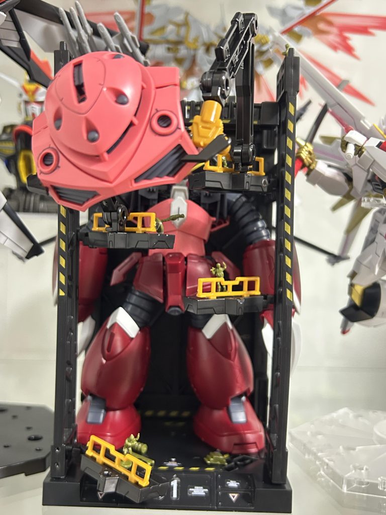 アップです😂クレーンで頭を外してる、装着する所です😆