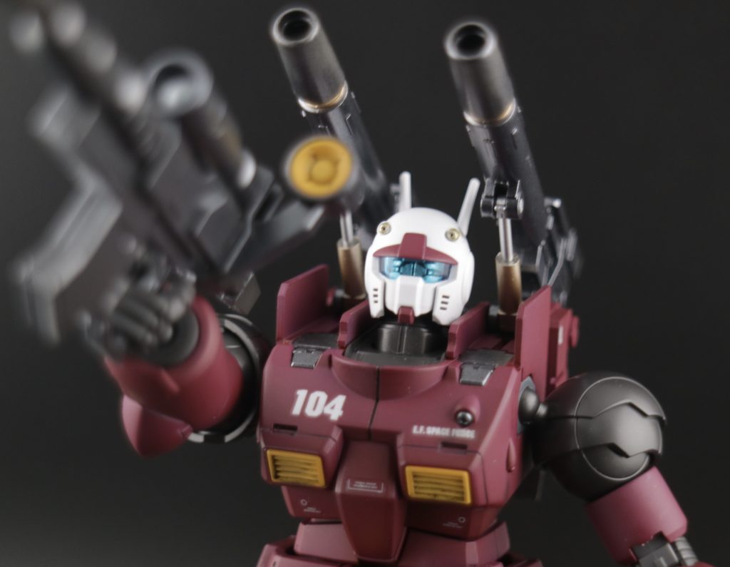 ガンキャノンは好きな機体ですが、もう少し肩のキャノン砲を含め、全体的に太くマッチョな造形の方が強そうに見えて好みですキット的には組みやすい部類に感じます全体的に可動も悪くないですが、平手用の手首部分に関節があり地面に手を付けられると(MGガンキャノンの様に)もっと良かったですねまぁ、簡単な加工で出来るんでしょうが、やりません