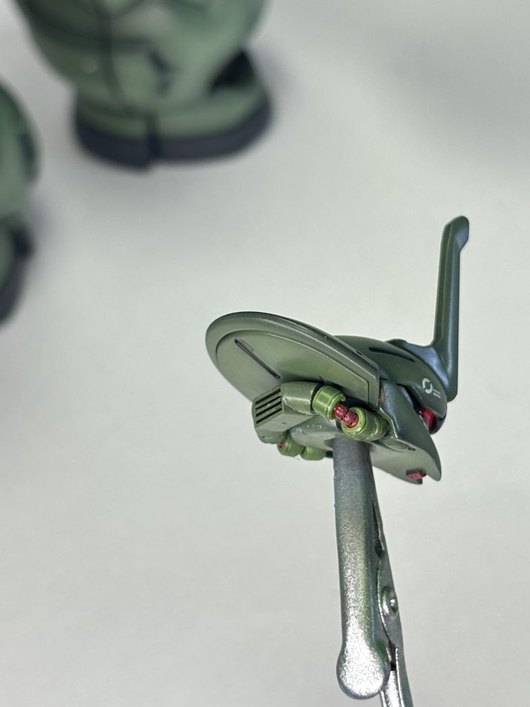 ジオン仕様にしようと思いついたのが、動力パイプを作りたいなと思ったからです。頭部に付けてはみましたが全然目立たず。。。