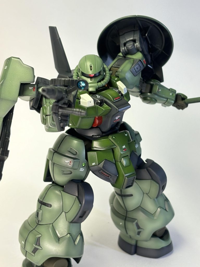 最後にジャンクパーツにあったオリジンザクをつけてみました。体格からしてザクではなくドムにすれば良かったなと思います。