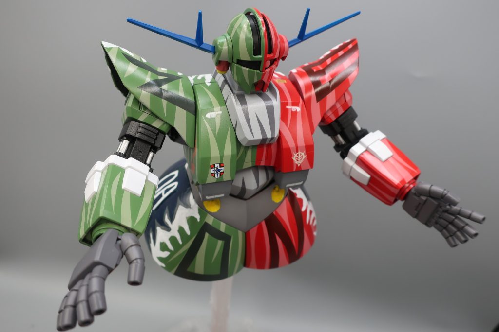 保母さん「・・これは何を作ったのかな？」私「じおんぐ」保母さん「じおんぐ？　じおんぐって何？」私「じおんぐ」保母さんは困ってしまいました・・・がここで友人が「あっ　　じおんぐ作ったんかーぼくも作ろー」と　なった事で子供達のなかで流行っているものと認識され、事なきを得たのです