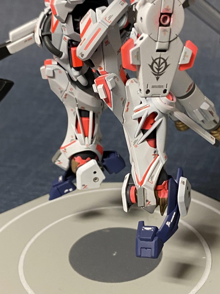 脚周りアップで